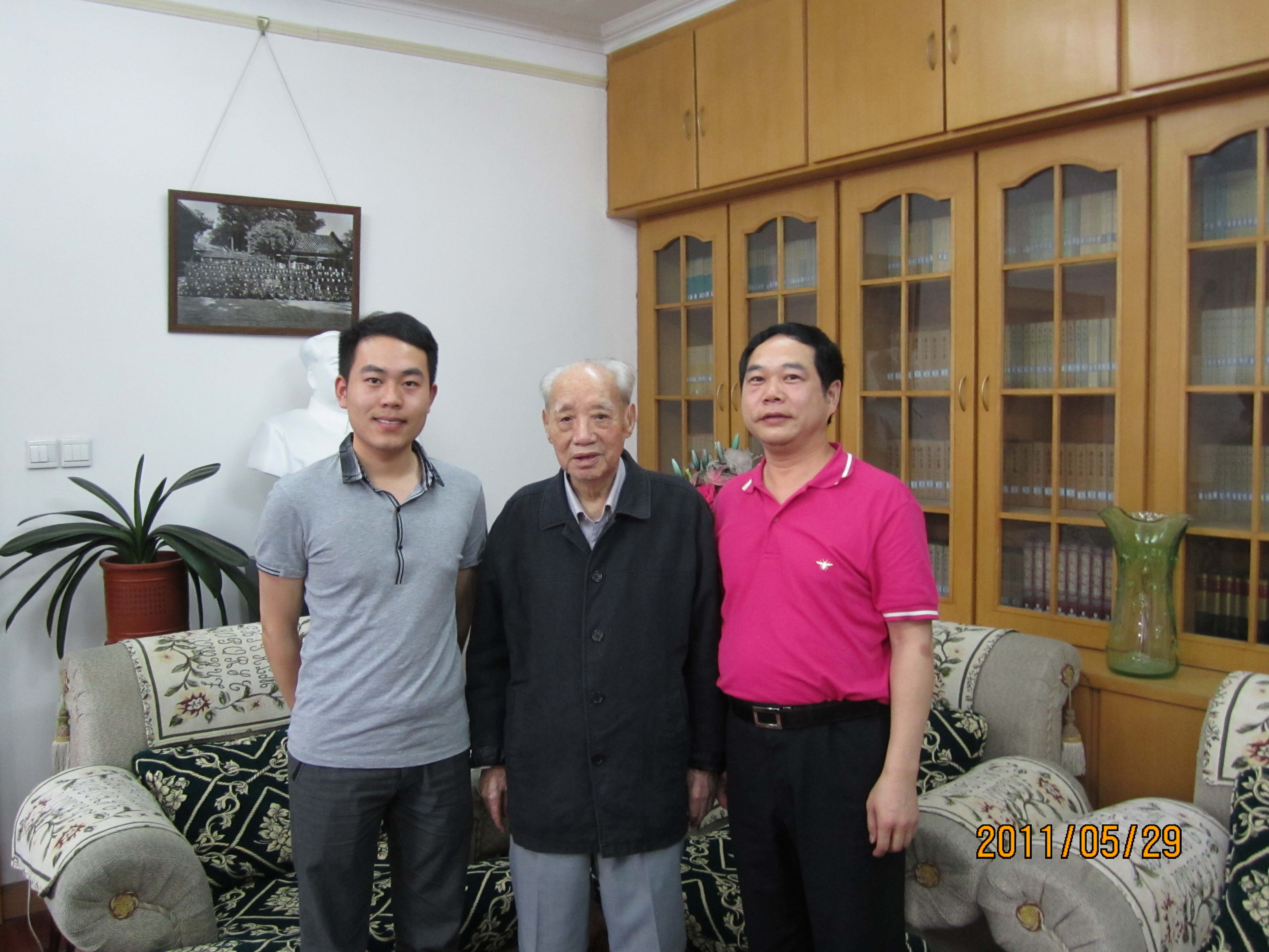 2011年5月全党红色之旅，拜望96高龄的中共中央原副主席汪东兴.JPG